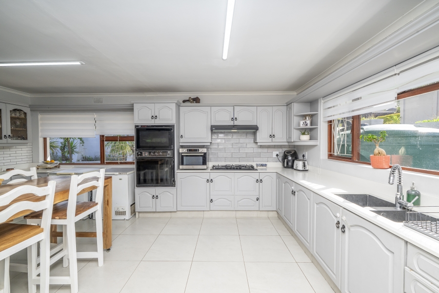 5 Bedroom Property for Sale in Eversdal Western Cape